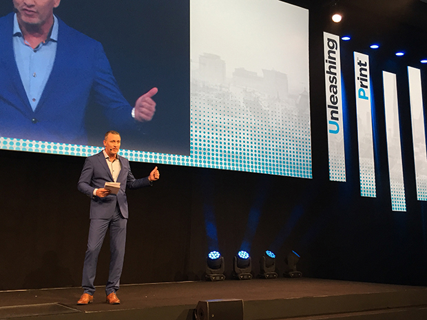 Dscoop 2018: Das Eröffnungsevent moderierte Kelvin Gage, Dscoop APJ Chairman und Global Board Member.