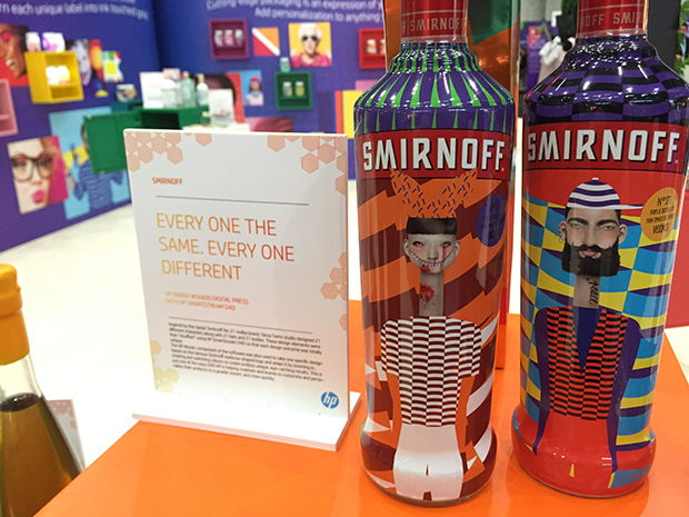 Dscoop 2018 – Druckprodukte: Schrumpfolie auf Smirnoff-Flaschen