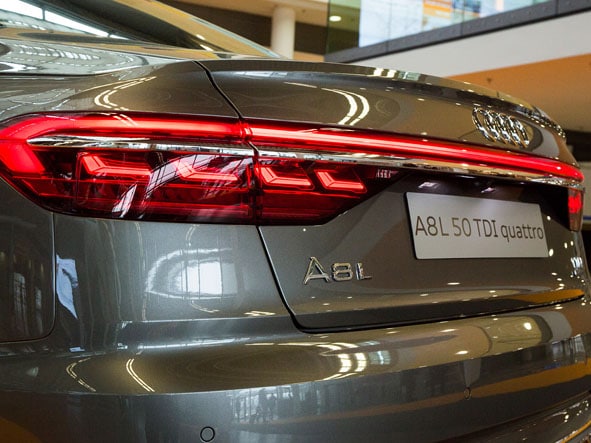 Gedruckte Elektronik in der Automobilindustrie (Audi A8): OLED-Heckleuchte