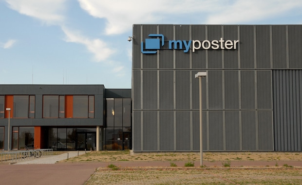 Gut 1,5 Mio. Euro hat die Online-Druckerei Myposter in ihren zweiten Produktionsstandort in Bitterfeld-Wolfen, OT Thalheim investiert.