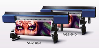 Die neue Generation der Druck- und Schneidelösung der Roland DG: der True-Vis VG2 ist in zwei Druckbreiten verfügbar und kann mit vier bis acht Farben ausgestattet werden.