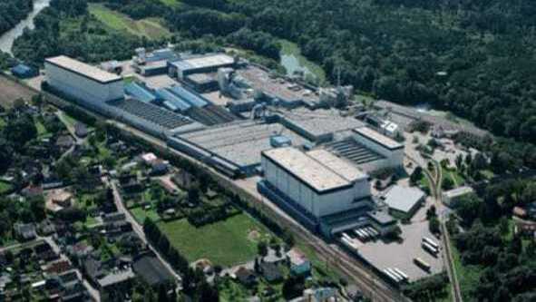 Eine Luftaufnahme des Produktionswerkes der Mondi Group am Neusiedler See.