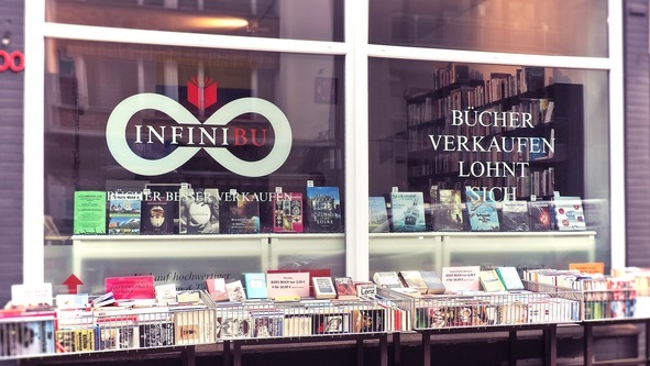 Schaufensterbeklebung eines Buchladens