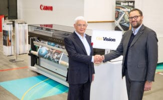 Large Format Printing: Ausbau der Partnerschaft im Bereich Large Format Printing: One Visions CEO Hussein Khalil (links) und Canons Vice President Large Format Graphics, Michele Tuscano.
