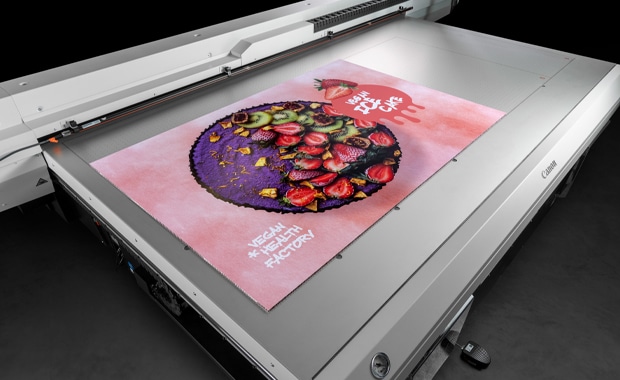Large Format Printing: Ab sofort kommerziell verfügbar: der neue Flachbettdrucker Canon Arizona 135 GT.