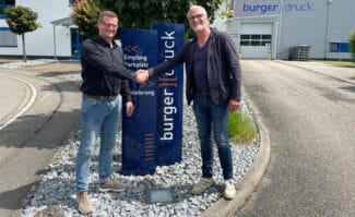 Druckveredelung: Dirk Burger, Inhaber Burger Druck (links), und Franz Repp, Sales Director DACH-Region, Scodix.