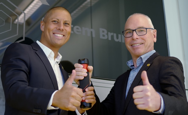 Druckindustrie: Daniel Würgler (rechts) übergibt die operative Leitung von System Brunner an Daniel Pfeiffer.