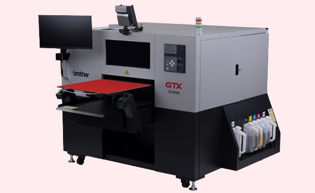 Textildruck: Der neue, industrielle DTG-Textildrucker GTX600 von Brother kommt zu Jahresbeginn 2022 auf den Markt.
