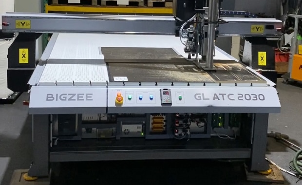 Large Format Printing: CNC-Fräsmaschine Bigzee GL ATC als Ergänzung für eine Print & Cut-Lösung.