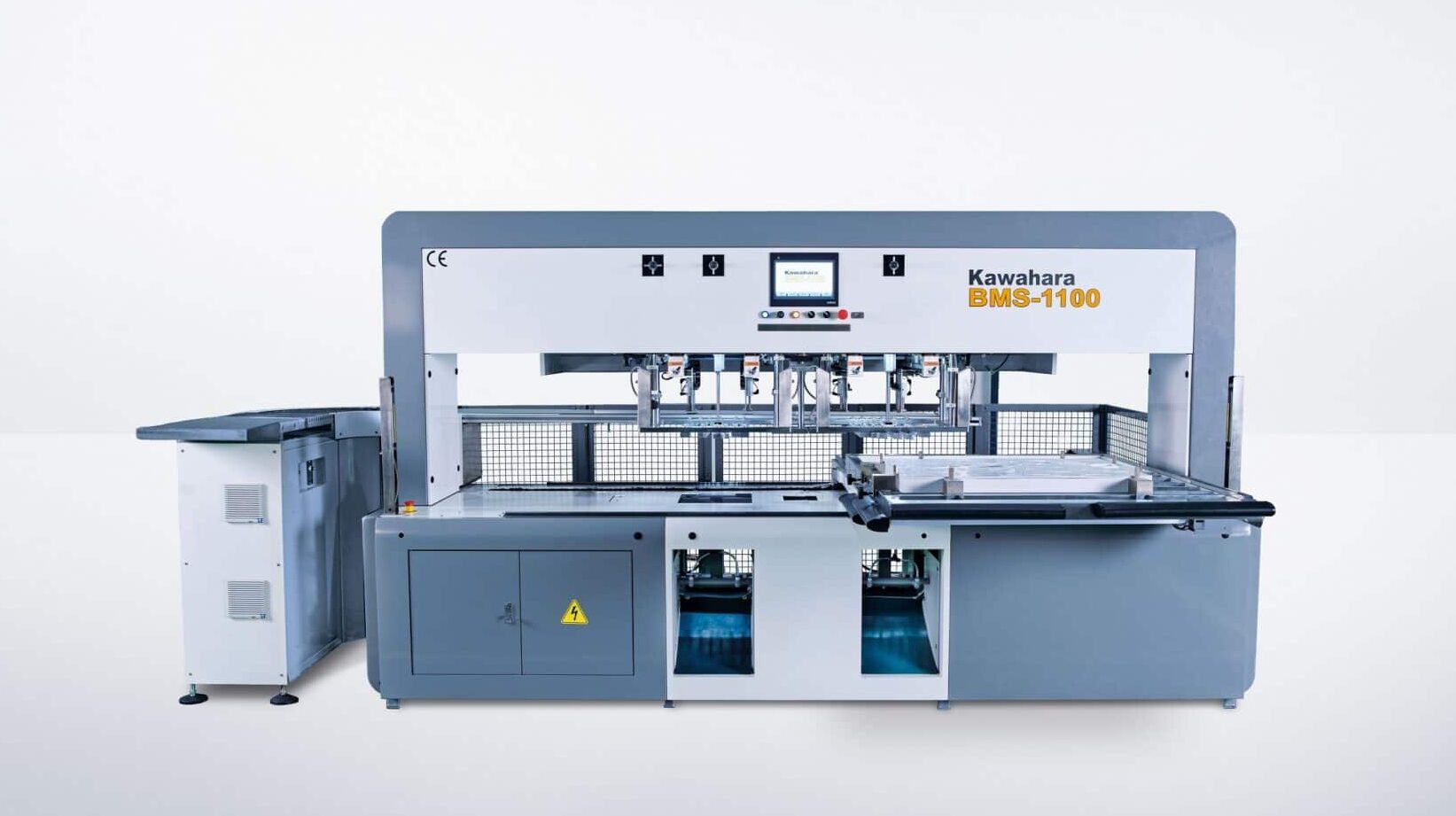 Bild 2: Die Kawahara BMS-1100 ist als Einstiegsmaschine ins automatisierte Ausbrechen von Faltschachteln konzipiert, mit Programmspeicherplatz für 300 Wiederholaufträge.