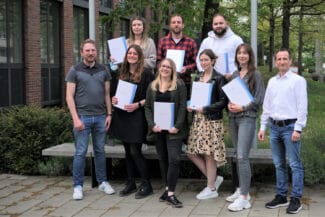 Sieben Lehrgangsteilnehmer des Medienfachwirt- und Industriemeistervorbereitungskurses