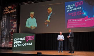 Roland Keppler, CEO von Onlineprinters (li.), und Co-Moderator Jens Meyer