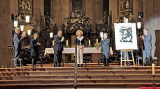 Feierliche Preisverleihung im Mainzer Dom – Applaus für die Preisträgerin Annette Ludwig (Mitte).