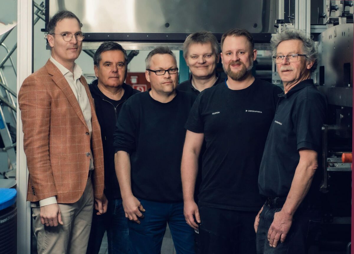 Bernd Wein (Paragon Deutschland) mit dem Team von Fujifilm Unigraphica: Klaus Strahl, Thomas Clauss, Peter Sagemüller, Christopher Thyrassa und Gerhard Meyer (v.l.n.r.).