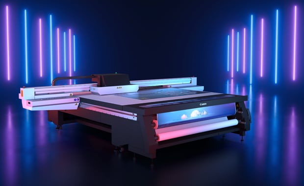 Großformatdruck: neues LED-UV-Flachbett-Großformatdruck-System Canon Arizona 1300 XTF mit Flow-Technologie.