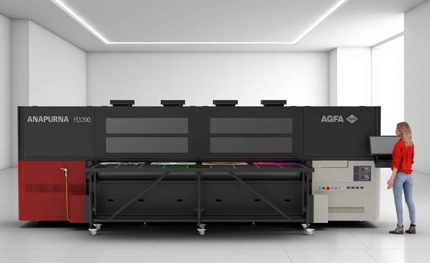 Geschwindigkeits-, Qualitäts- und Sicherheitsvorteile gegenüber seinem Vorgänger: der neue Hybrid-LED-UV-Inkjet-Großformatdrucker Agfa Anapurna H3200