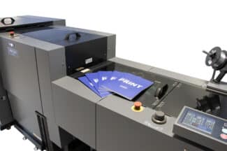 Der neue Broschürenautomat FKS/Duplo DBM-700 soll sich für Broschüren mit 240 Seiten Umfang und eckigem Rücken eignen.