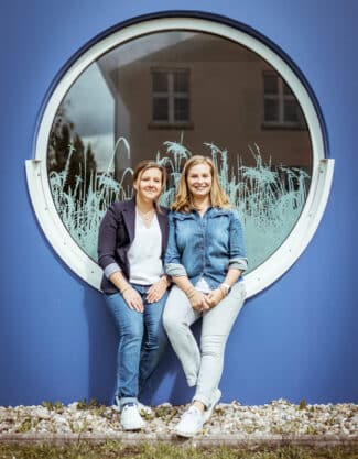 Julika Keller (links) und Lena Hügel, Geschäftsführerinnen der Druckerei Zabel in Radolfzell