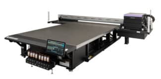 Der große Drucktisch des Flachbett-UV-Druckers JFX600-2531 von Mimaki soll die Anwendungsvielfalt erhöhen.