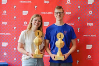 Annika Lassen (Rudolph Druck) und Yannick Schobert (Aumüller Druck) sind die neuen Bayerischen Meister für Mediengestaltung bzw. Drucktechnik.