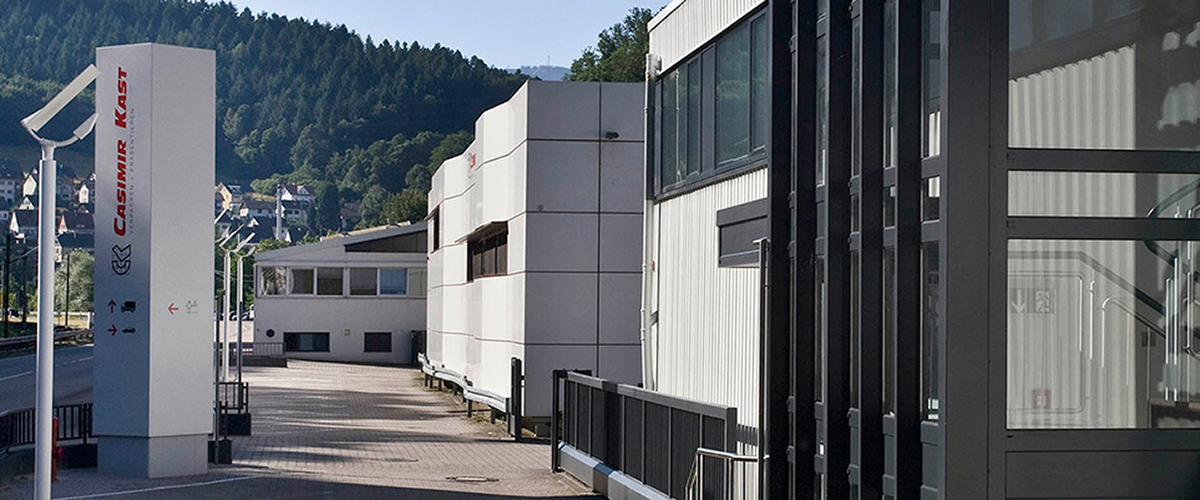 Die Geschäftsführung von Casimir Kast führt die Insolvenz auf eine Kombination aus konjunktureller Flaute, Konsumzurückhaltung sowie stark gestiegenen Material- und Energiekosten zurück.