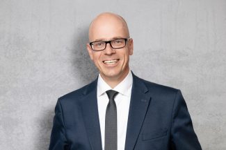 Der Rechtsanwalt und Sanierungsspezialist Christian Krönert (Kanzlei Schultze & Braun) wurde zum vorläufigen Insolvenzverwalter bei DDL bestellt.