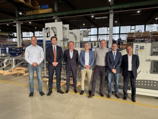 Christian Warias (Technical Director Rima-System GmbH), Mario Zurera Sánchez (starkpartners, Berater Verkäuferseite), Bartosz Kurkowski (neuer Gesellschafter Rima-System GmbH), Dr. Christian Tübke (ehemaliger Gesellschafter System GmbH & Co. KG), Christian Tschiersch (Anwaltskanzlei Piepenburg, verantwortlicher Insolvenzverwalter Dr. Kier), Michael Daniel (Sales Director Rima-System GmbH), Henrik Voss (neuer Gesellschafter Rima-System GmbH).