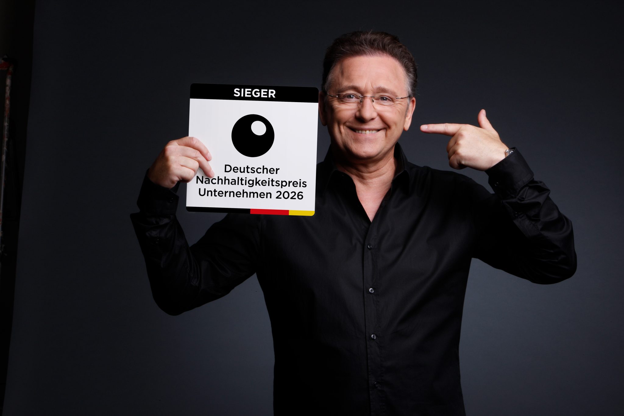 Werner Drechsler, Geschäftsführer und Gründer der Druckstudio Gruppe, freut sich über den Deutschen Nachhaltigkeitspreis.