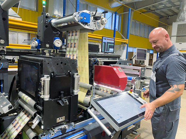 Die Zusammenarbeit mit EyeC markierte für A-Z Color den entscheidenden Durchbruch in der Etikettenproduktion.