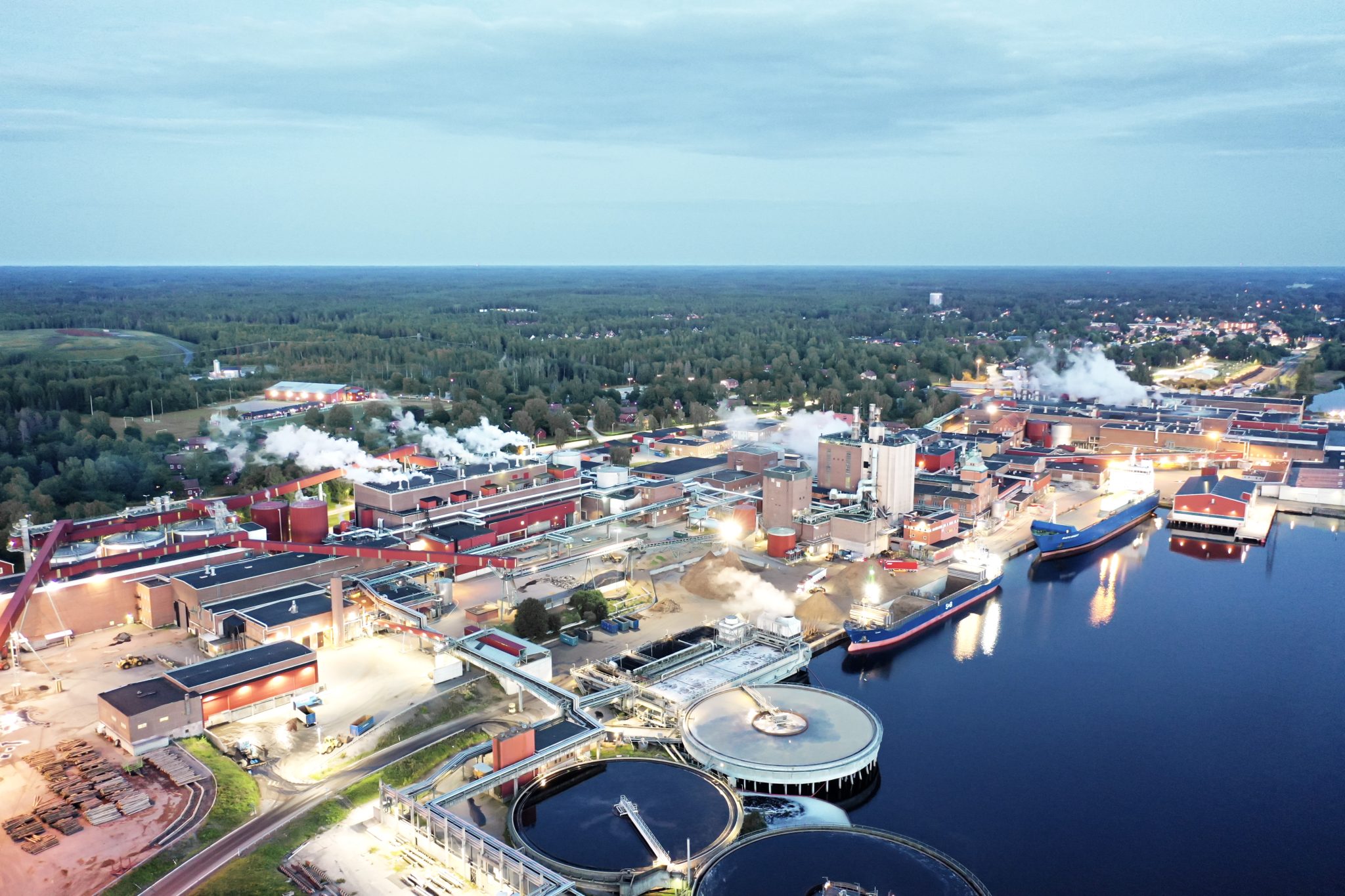 Die Papierfabrik von Holmen Board and Paper im mittelschwedischen Hallstavik produziert das neue Holmen Aspect.