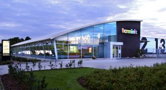 Kalenderproduktion: Nicht nur mit dem Produkt auf Wirkung bedacht: der Gebäudekomplex von terminic im Bremer Süden, unweit der Weser