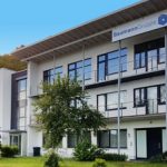 Baumann Maschinenbau Solms bietet vor allem Automatisierungslösungen rund um Schneidanlagen für die grafische Industrie an.