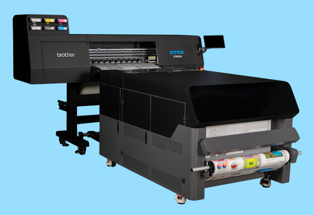 Seit Februar 2026 über das Brother-Fachhändlernetz erhältlich: das neue DTF-Industrie-Textildruck-System DTRX