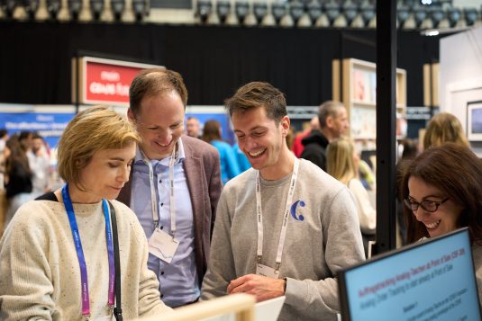 An zahlreichen Ständen präsentierten Mitarbeitende aus allen Unternehmensbereichen aktuelle Produktideen und Prozessinnovationen.