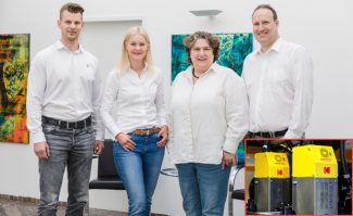 Die Melter-Geschäftsleitung bestehend aus (von links) Daniel Melter, Sina Melter, Babette von Goetzen Sanchez und Philipp Melter setzt weiter auf die Eindrucktechnologie Prosper von Kodak – modernisiert und in einem neuen Anwendungsumfeld