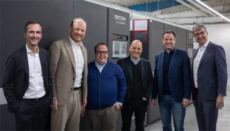 .l.n.r.: Torsten Lips, Commercial Director Business Process Management & Ricoh Graphic Communications, Ricoh Deutschland; Bastian Gerner, Sales Manager Highspeed Inkjet, Ricoh Deutschland; Christian Haneke, Innovation & Solutions Manager, Sattler Media; Ralf Büttner, Geschäftsführer, Sattler Group; Martin Koschei, Geschäftsführender Gesellschafter, Sattler Group; Sander Sondaal, Director Commercial Print Sales, Ricoh Europe.