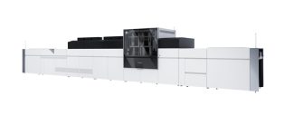 Die Canon varioPRESS IV7 steht seit Januar 2026 für Kundenvorführungen im Canon Customer Experience Centre in Venlo (Nieder­lande) bereit und ist ab dem zweiten Quartal 2026 serienmäßig verfügbar.