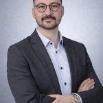 Zum 1. März 2026 hat Ioannis Georgiadis seine Position als neuer Business Development Manager bei der EyeC GmbH, einem global agierenden Anbieter von Lösungen zur Qualitätssicherung in Print und Packaging, eingenommen