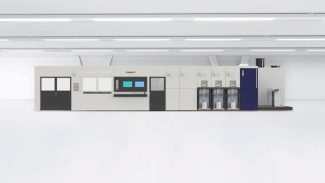 Kernstück der Partnerschaft von Koenig & Bauer Celmacch und Guangdong Keshenglong ist die neue Prima-Serie, die als reine Flexodruckmaschine (Prima) oder auch als Flexodruckmaschine mit Rotationsstanze (PrimaCUT) mit verfahrbaren Einheiten (Open Close) angeboten wird.