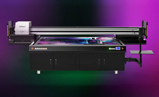 Nachfolgemodell: der neue Großformat-Flachbett-UV-Drucker EU2-1000MF von Roland DG