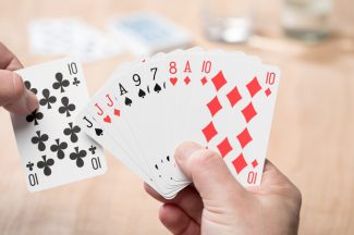 Mit einer Investition im dreistelligen Millionenbereich will Koehler Paper die Weichen für eine Erweiterung der Produktionskapazität von Spielkartenkarton stellen.