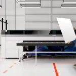 Besucher erleben die hybride Canon Colorado XL-Serie live am Stand – mit Druck auf starren Medien sowie auf flexiblen Materialien mit bis zu 3,4 Metern Breite.