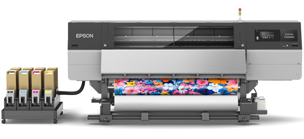 Der neue SC-F20000 ist der erste Dye-Sublimationsdrucker von Epson, der mit acht Druckköpfen und 3.200 Düsen pro Druckkopf ausgestattet ist
