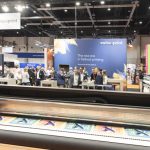 Auf der Fespa Global Print Expo 2026 in Barcelona rückt swissQprint die Flachbett-Generation 5 ins Zentrum.