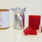 Jowat 930.54 ist in unterschiedlichen Verpackungsformen erhältlich und lässt sich flexibel in bestehende Reinigungsprozesse integrieren.