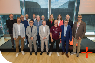Die Mitgliederversammlung des Verband Druck und Medien Nord-West hat Stefan Mail (1. Reihe, Mitte) zum neuen Vorsitzenden gewählt.