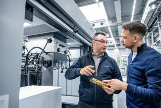 Heidelberg hat das gesamte Service- und Ersatzteilgeschäft für manroland Bogenoffsetmaschinen übernommen.
