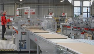 FlatPack von Sitma ist für automatisierte Produktionsabläufe ausgelegt und soll sich in bestehende Verpackungslinien integrieren lassen.