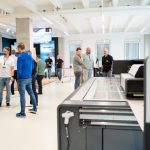 Besucher des swissQprint Open House in Kerpen sollen erleben, wie Anwendungen, Workflow und Technologie im digitalen Großformatdruck zusammenspielen
