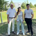 Alena und Dat-Phat Nguyen (re.) bilden nun gemeinsam mit Jörn Kalbhenn (li.) die Geschäftsführung bei B&K Offsetdruck in Ottersweier.